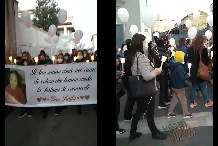 Fiaccole e lacrime per Raffy: “Il tuo sorriso vivrà nei nostri cuori”. IL VIDEO
