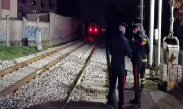 Tragedia alla stazione: muore travolto dal treno in corsa