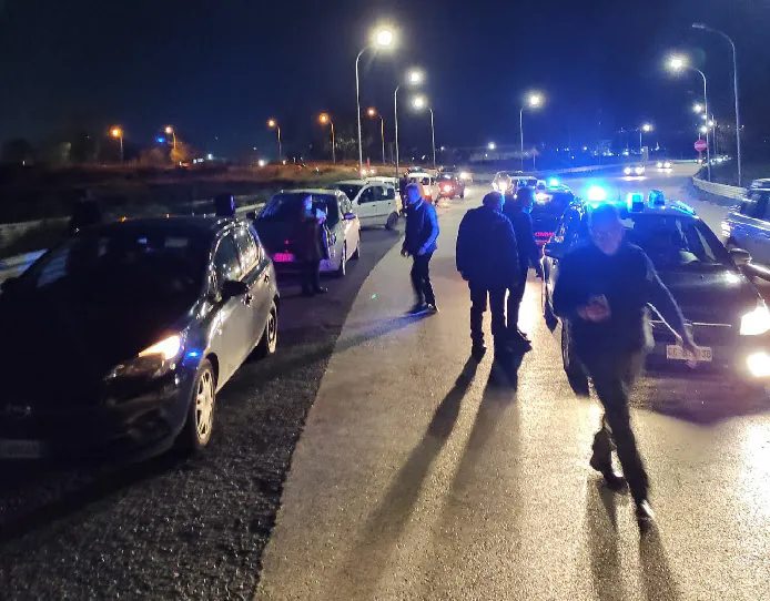 Buche “killer” sulla strada provinciale: carneficina di pneumatici
