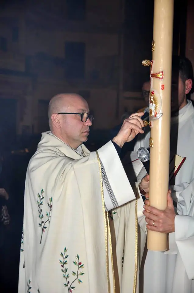 Chiedono offerte per la chiesa, ma è una truffa: il parroco allerta le forze dell’ordine