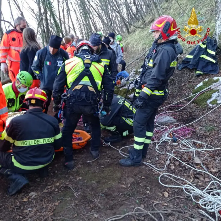 LE FOTO. Precipita da 15 metri, è stato recuperato: l’intervento minuto per minuto