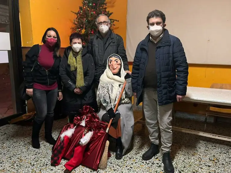 Il Movimento Socio Politico “Cambiamo Insieme” regala la “befana” ai più piccoli