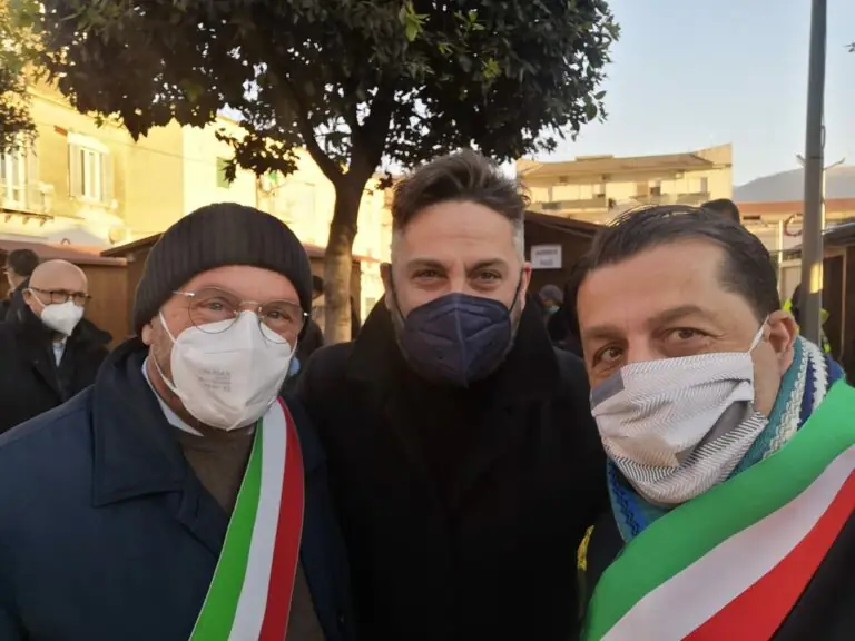 La raccolta firme per l’ospedale in piazza: Guida non lesina stoccate ai colleghi