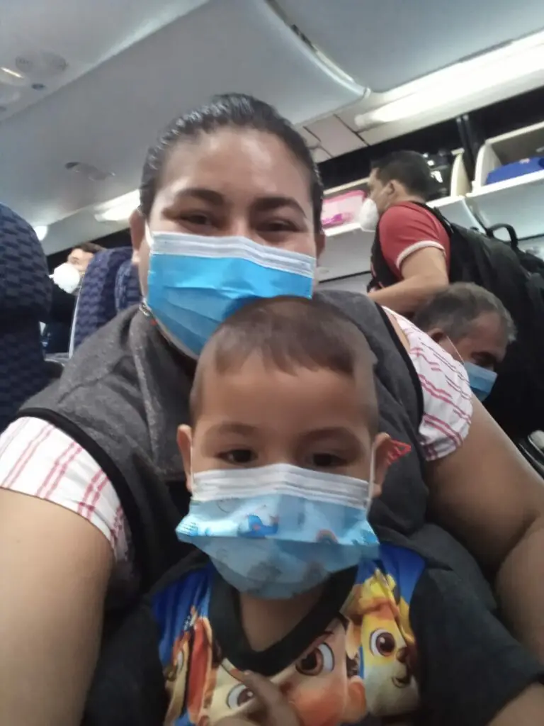 Successo per la raccolta fondi per il piccolo Alan: il bambino sta tornando in Italia per le cure