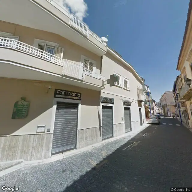 Raid armato in farmacia, scappa con l’incasso ma dettaglio può incastarlo