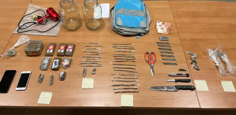 Giovane fermato in auto con un chilo di hashish