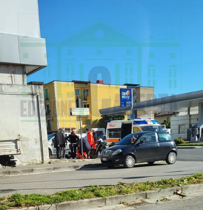 Travolto sull’Appia nei pressi del noto negozio, trasportato d’urgenza