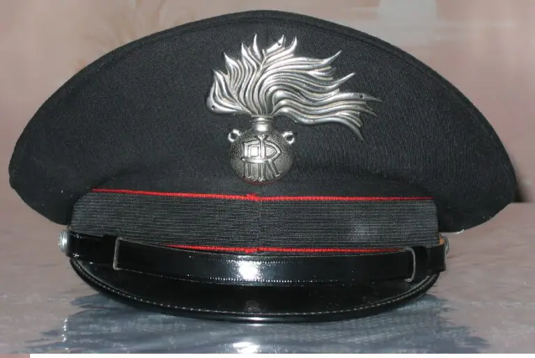 Ex maresciallo dei carabinieri indagato per pedopornografia