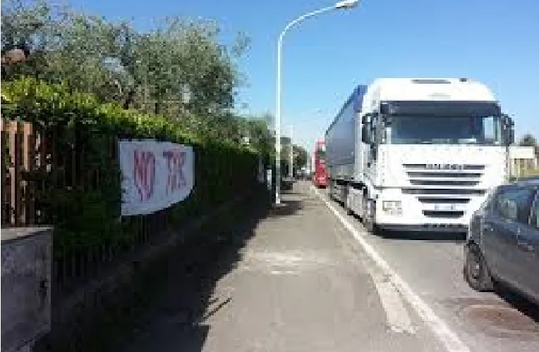 Frazione inghiottita dal traffico, il piano per salvarla dalla morsa dei Tir