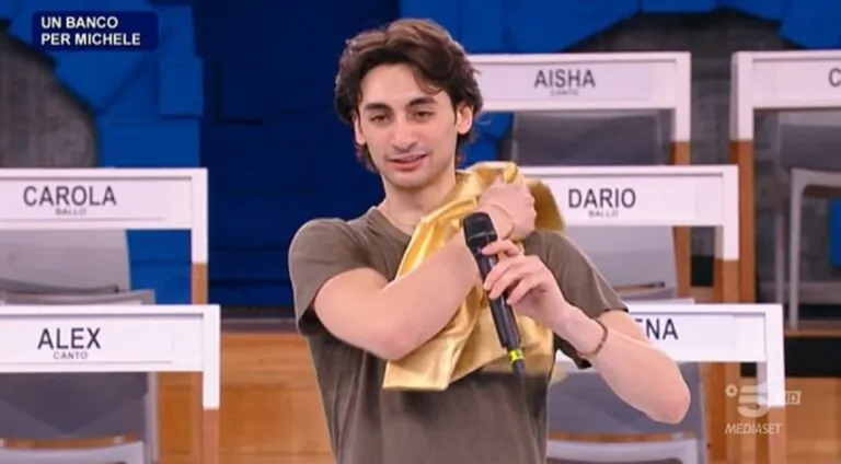 Amici, ballerino casertano strega la Celentano: “Gli affido il mio banco”