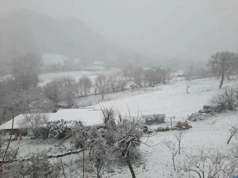 Temperatura in picchiata, in montagna arriva la prima neve. Le previsioni
