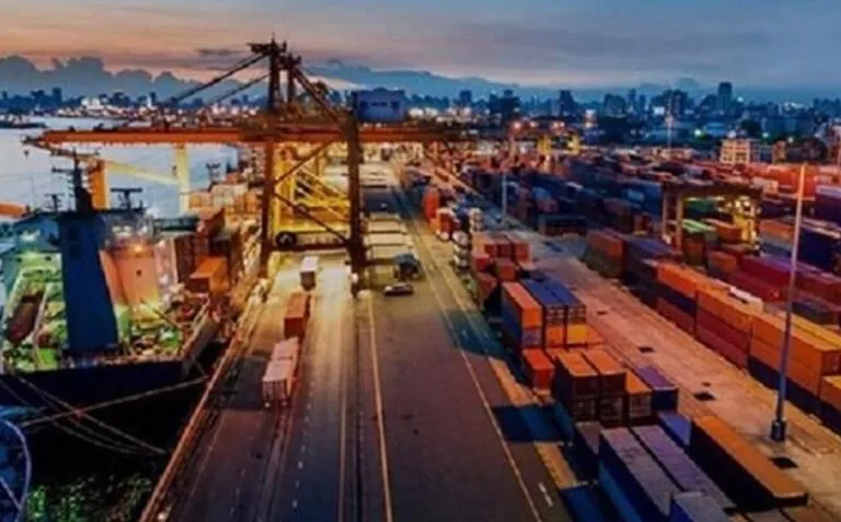 Polo logistico, sindaco si prende la scena ‘scortato’ da Santangelo e Caturano