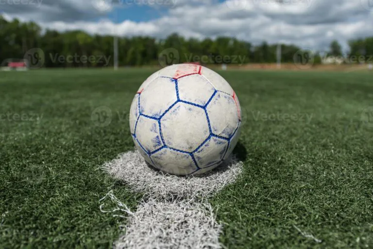 Tifosi e dirigente aggrediti allo stadio durante partita di calcio: “Fatto di una gravità inaudita”