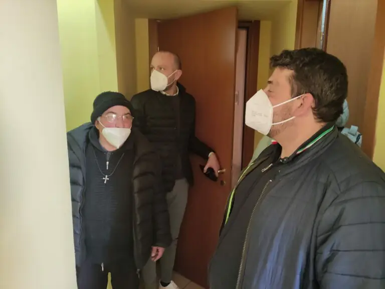 Don Matteo apre le porte ai profughi ucraini e chiede aiuto alla Protezione Civile
