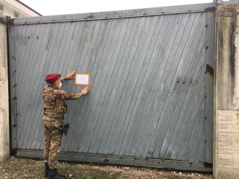 Blitz in ditte e negozi, 3 sequestri e multe per 140mila euro: controlli sul cibo