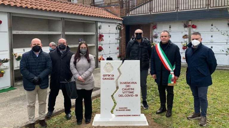 Inaugurato il giardino della memoria per le vittime della pandemia. FOTO