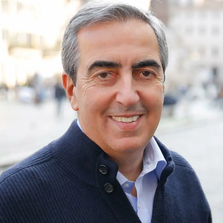 Gasparri arriva a Caserta per una convention