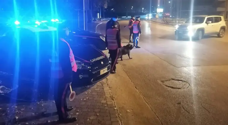 Staffetta di coca per i weekend della Valle, intercettata col carico in auto