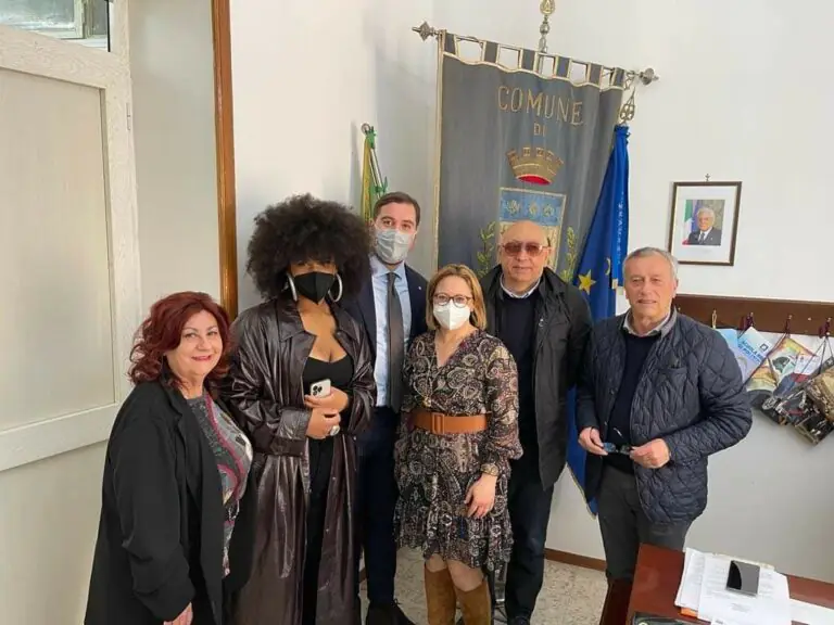 Cantante di Amici in Municipio dopo l’eliminazione