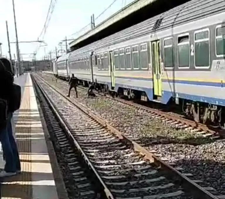 Travolto dal treno, identificata la vittima: aveva 43 anni