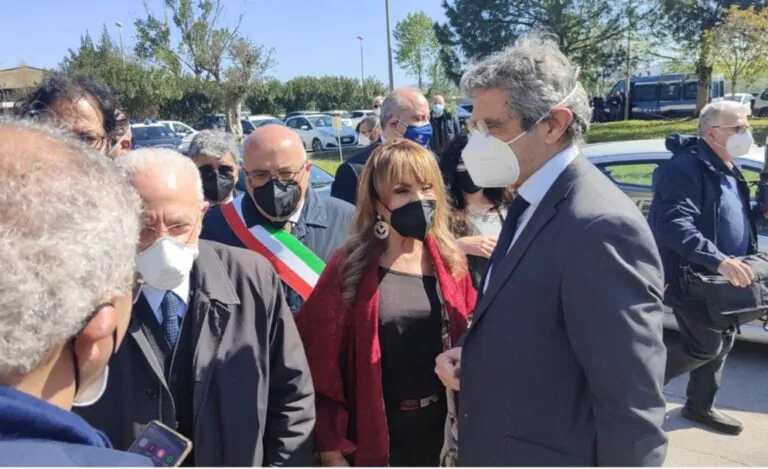 Terapia intensiva a Marcianise, la visita del governatore De Luca