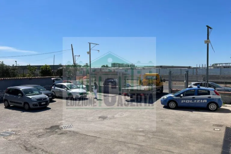 Polizia scova parco auto del clan: nei guai titolare del deposito