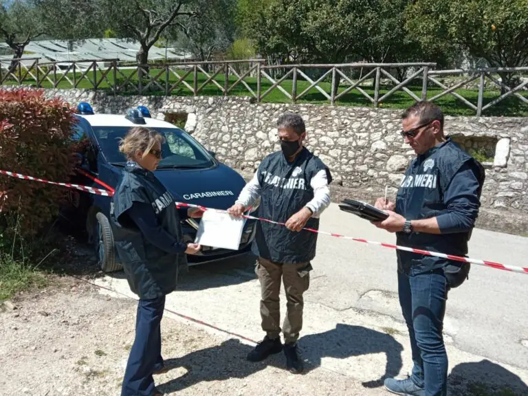 LE FOTO. Blitz nella villa top dei matrimoni casertani, militari chiudono tutto