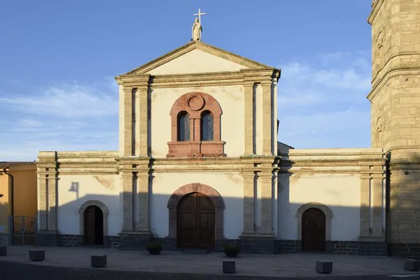 Tragedia durante la messa di Pasqua, ex dipendente comunale muore in chiesa