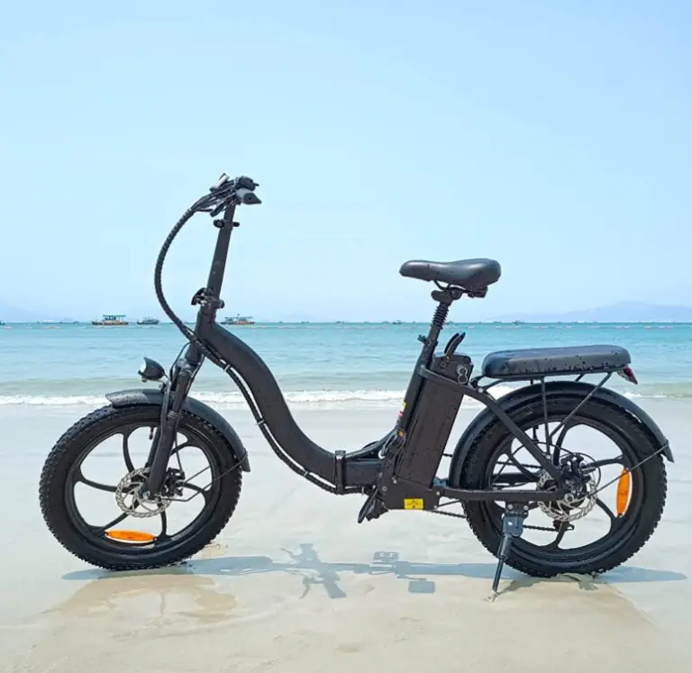 Bicicletta elettrica veloce anche sulla sabbia: tua con sconto Amazon