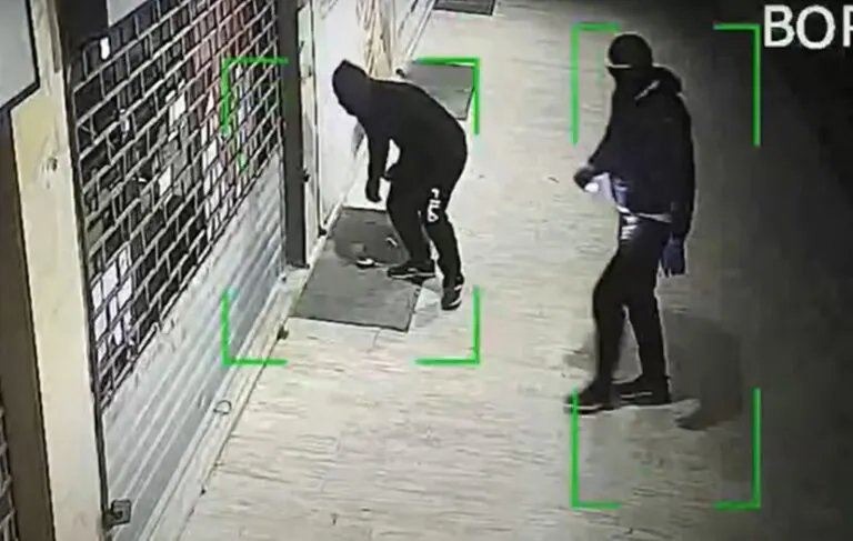Banda dell’Alfa assalta negozio: in fuga con la cassa