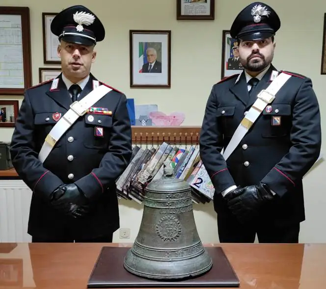 Carabinieri resistuiscono campana sparita dal Santuario