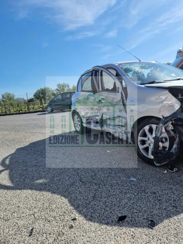 Violento impatto tra due auto, bimbo di 4 anni ferito