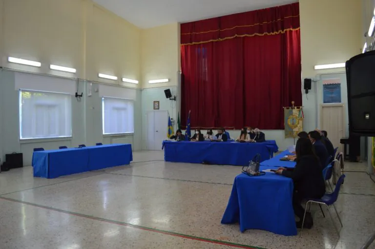 Tensione in Consiglio, minoranza abbandona l’aula. Pirozzi incrementa il numero dei consiglieri