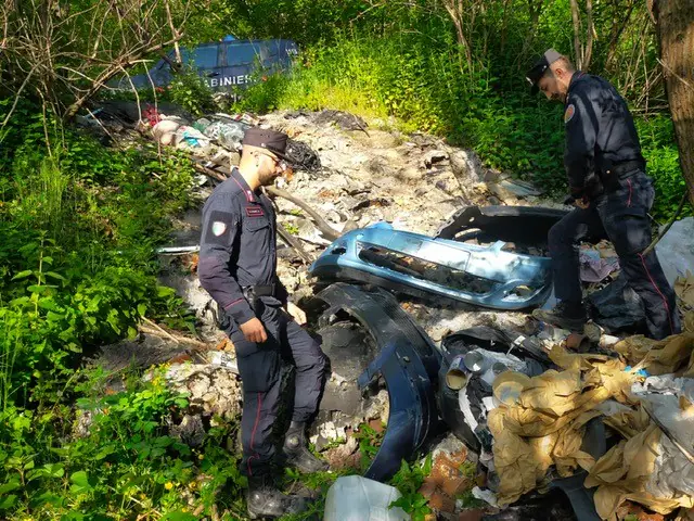 Sequestrato il cimitero dell’autocarrozzeria: trovati pezzi di ogni genere