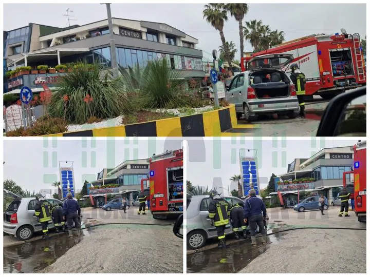 Auto centra la rotonda e prende fuoco