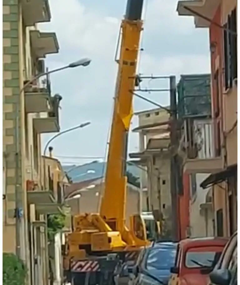 Antenna in centro: proteste tra i residenti – VIDEO