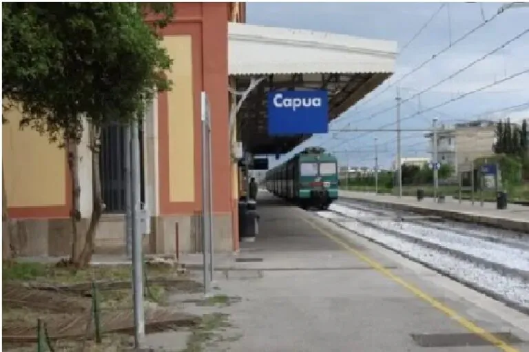 Follia alla stazione: “Ho le visioni”. Arrivano gli agenti