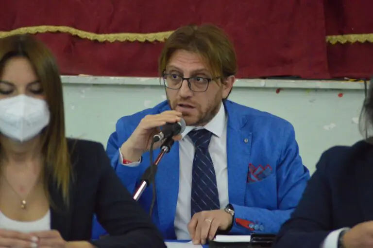 L’opposizione lascia le commissioni, Ferrara: ennesimo teatrino