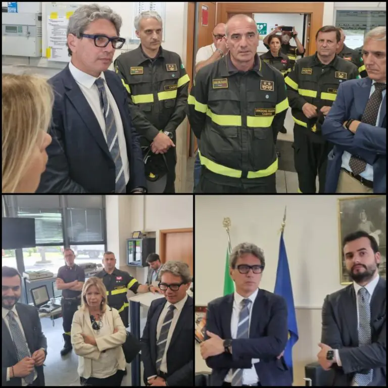 Sibilia e Santillo in visita al comando provinciale dei Vigili del Fuoco