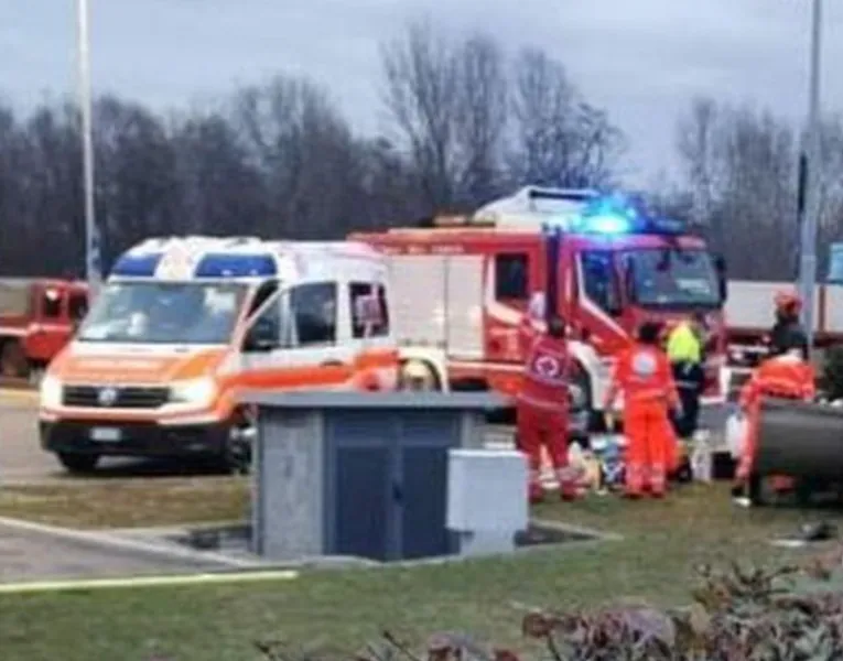 Tragedia nell’area di servizio: 51enne perde conoscenza e muore