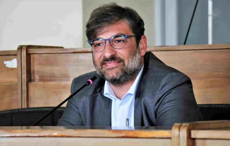 Minaccia l’ex sindaco: imputato patteggia la condanna