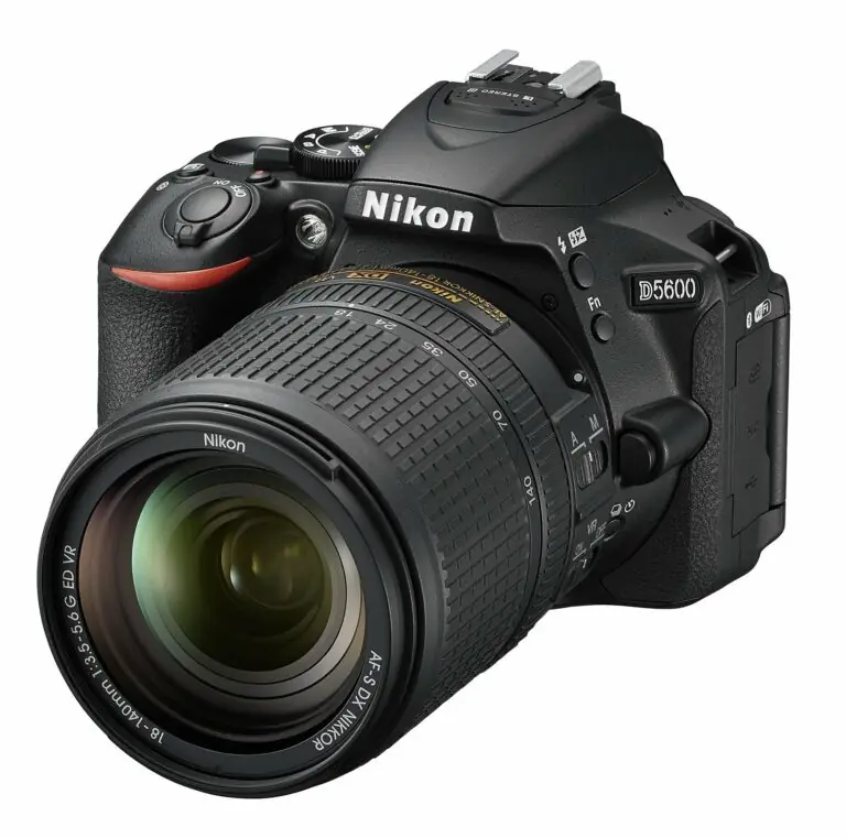 Nikon D5600, la fotocamera professionale con oltre 100 euro di sconto