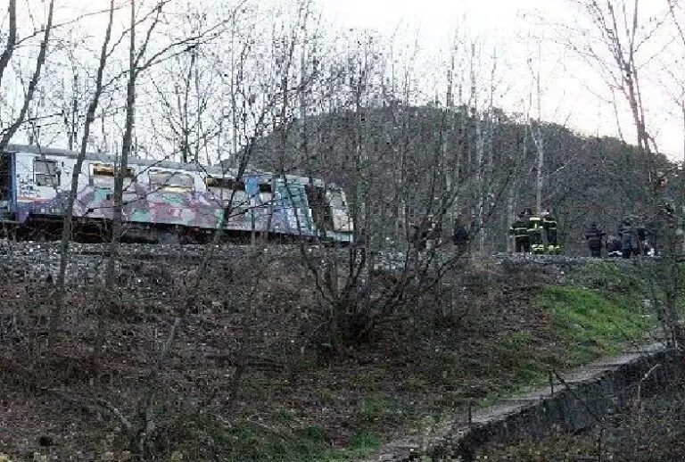 Travolti dall’Intercity, lavoratore muore: all’altro riattaccata la gamba