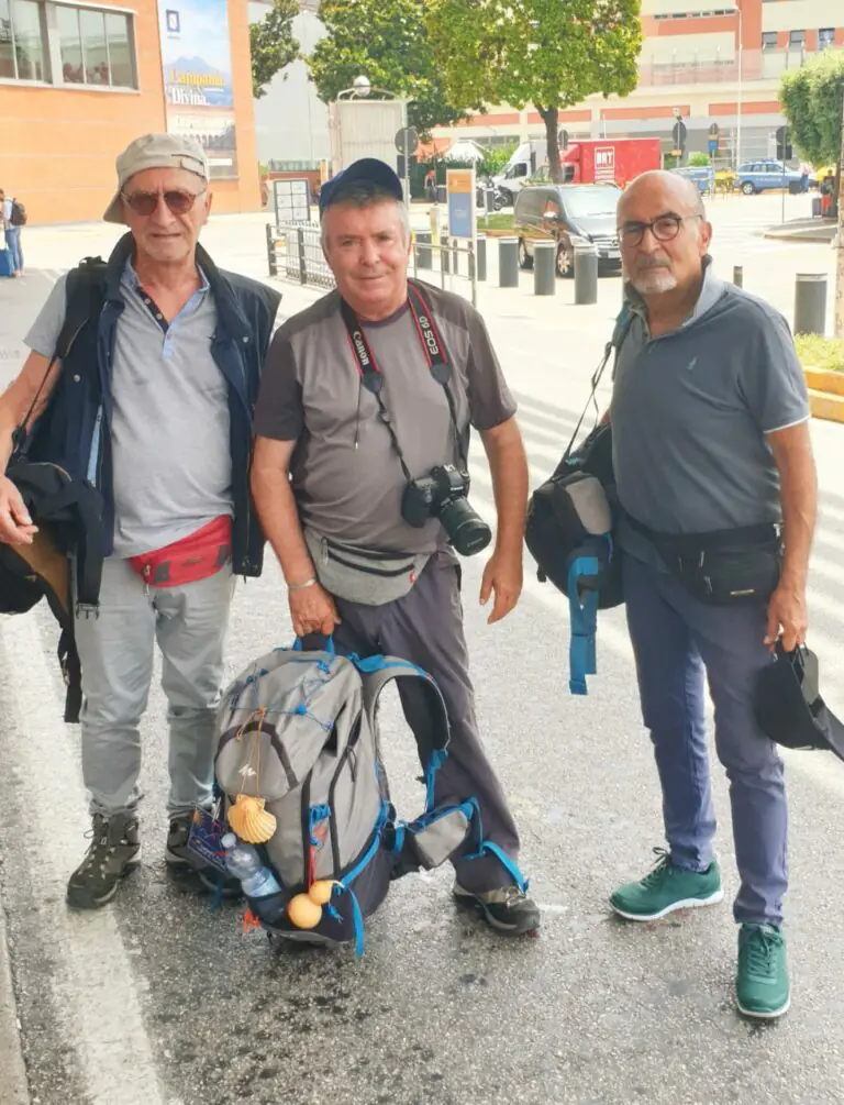 Dalla Valle al Cammino di Santiago: iniziato il viaggio per Alessandro, Antonio e Pasqualino