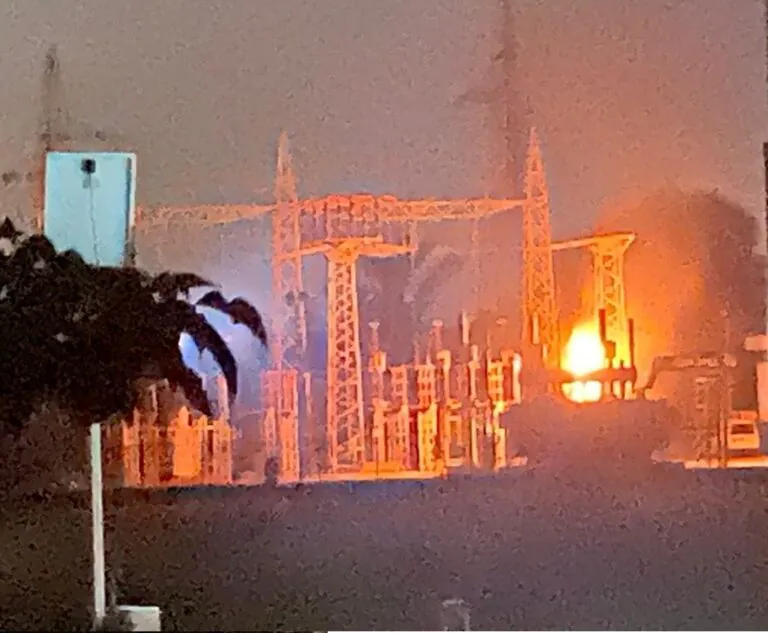 Esplosione in centrale, incendio divampa mentre operai lavorano. Arrivano i carabinieri