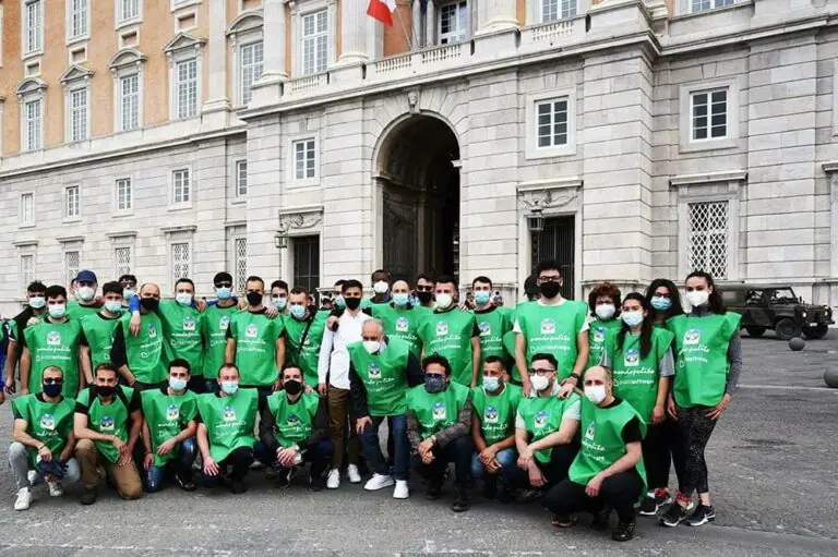 Volontari in azione per ripulire le strade di Vaccheria e San Leucio