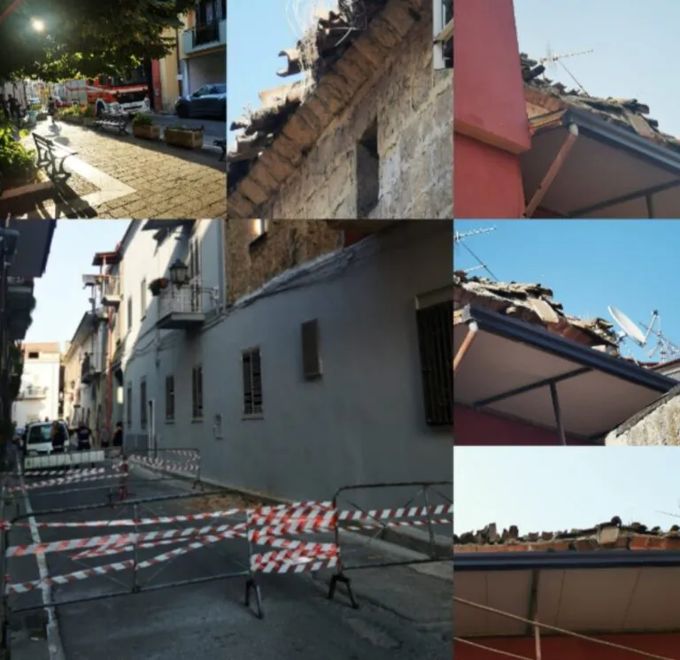 Crolla tetto, strada chiusa e residenti evacuati: caos nel rione. Foto