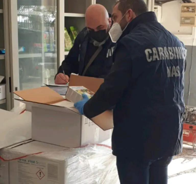 Blitz in caseifici e alimentari, sequestrati 3 quintali di roba