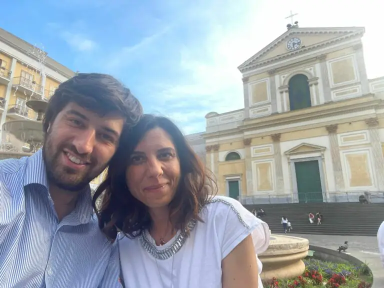 Sindaco perde il bimbo che aspettava dal suo compagno e vice in giunta: il messaggio