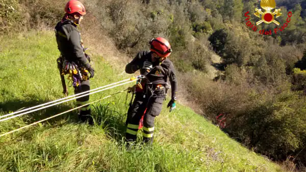 Anziano precipita in un burrone dopo passeggiata